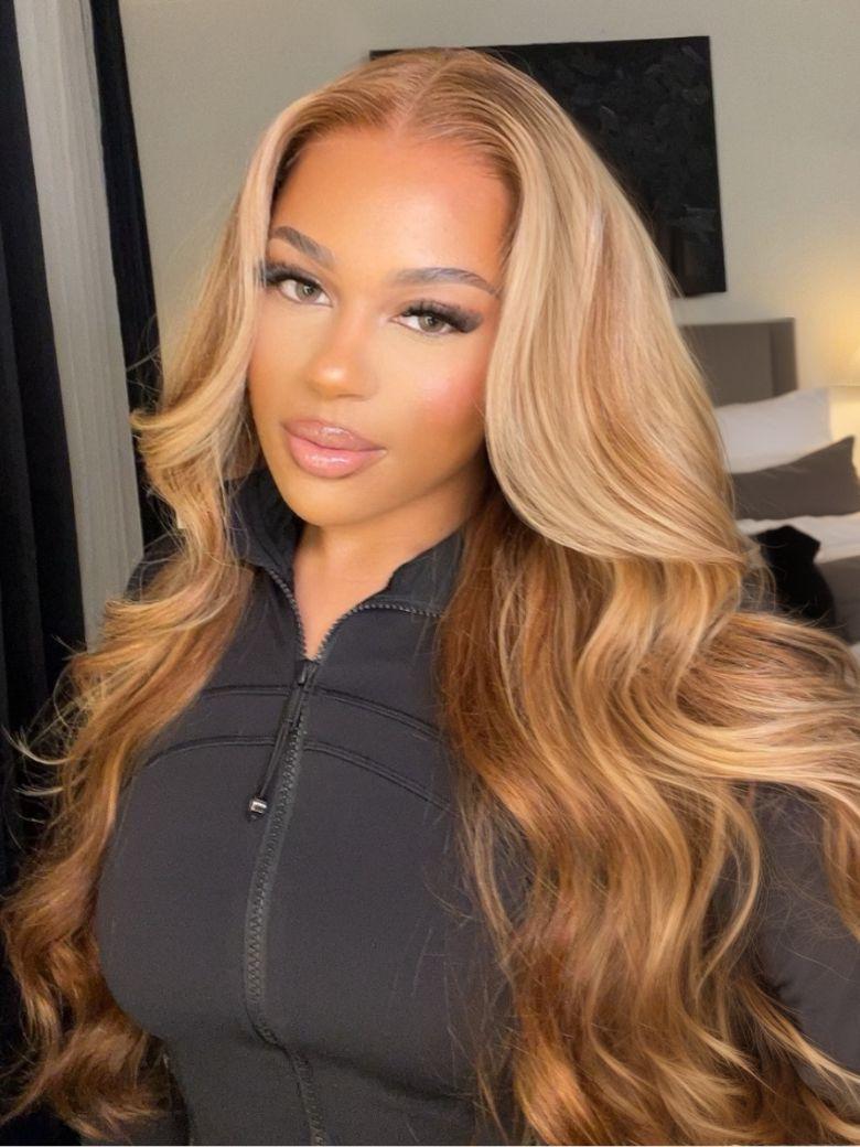 The UNice Bye Bye Knots Wig Pre-Cut 7x5 Glueless Lace & 13x4 Pre-Everything Honey Blonde visual image position 3 shows a model with long blonde hair and a black top |.