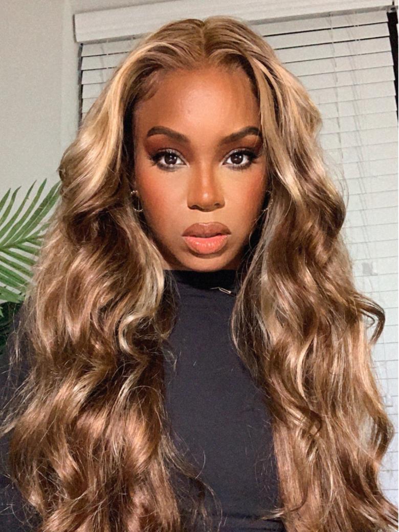 A model displays the UNice Gorgeous Highlight Honey Blonde Bouncy Body Wave Hair 4 Bundles, showing a model with long blonde hair and a black turtle neck top and body.